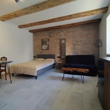 Motyl Apartamenty Studio Lub Pokoj Z Lazienka บือตอม ภายนอก รูปภาพ